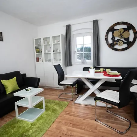 Bahnwaerterhaus * Pregarten